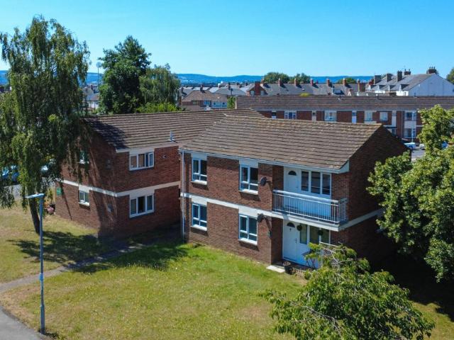 Wellesley Street, Taunton. TA2, 2 bed flat to rent, £1,050 pcm | PrimeLocation