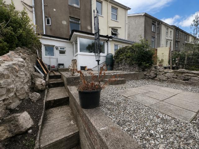 Wellesley Road, Torquay, TQ1 1 bed flat to rent £850 pcm £196 pw