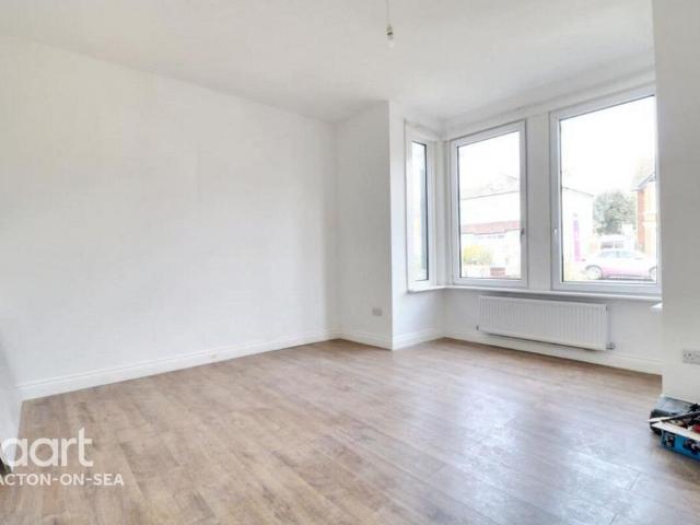 Wellesley Road, Clacton on sea 4 bed end of terrace house to rent £1,900 pcm £438 pw