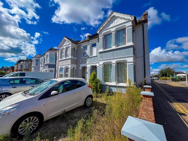 Wellesley Road, Clacton On Sea CO15 5 bed semi detached house to rent £1,900 pcm £438 pw