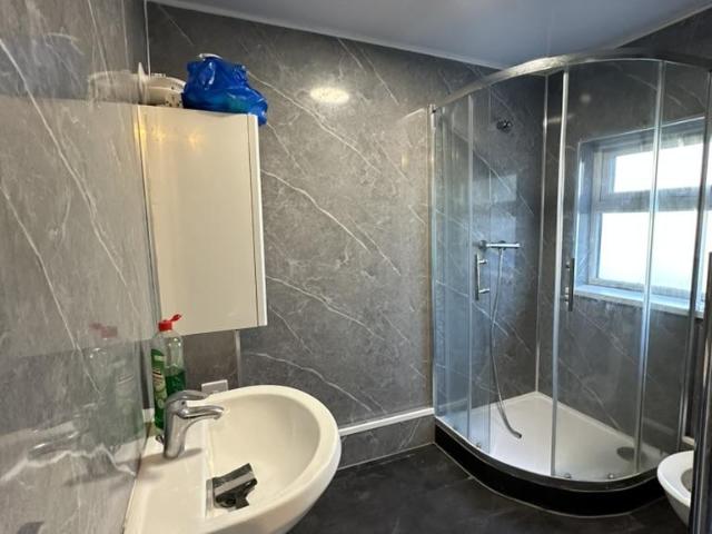 Wellesley Road, Ilford IG1 1 bed apartment to rent £1,750 pcm £404 pw