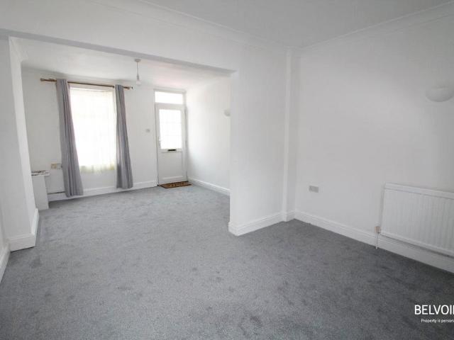 Wellesley Road, Ipswich, IP4 3 bed semi detached house to rent £1,100 pcm £254 pw