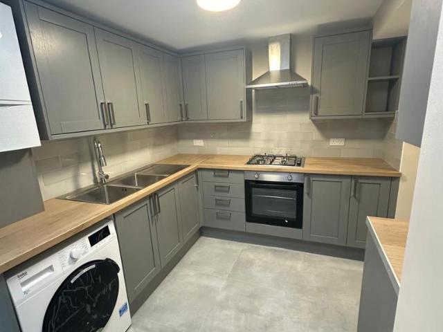 Wellesley Road, Slough, SL1 6 bed terraced house to rent £4,400 pcm £1,015 pw