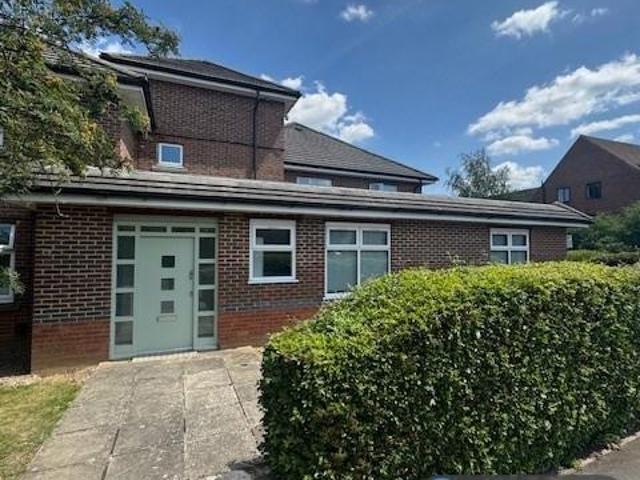 Wellfield Road, Hatfield, AL10 2 bed bungalow £1,750 pcm £404 pw