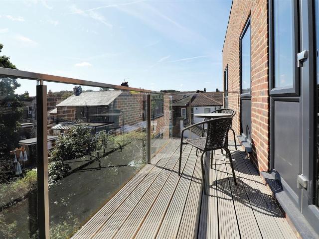 Welling High Street, Welling DA16, 2 bed flat to rent, £1,800 pcm | PrimeLocation