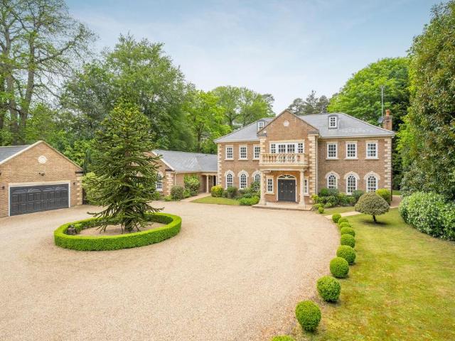 Wellington Avenue, Virginia Water 5 bed detached house to rent £12,500 pcm £2,885 pw