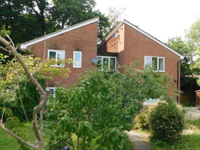 Wellington Avenue, Whitehill, Hampshire GU35, Studio to rent, £695 pcm | PrimeLocation