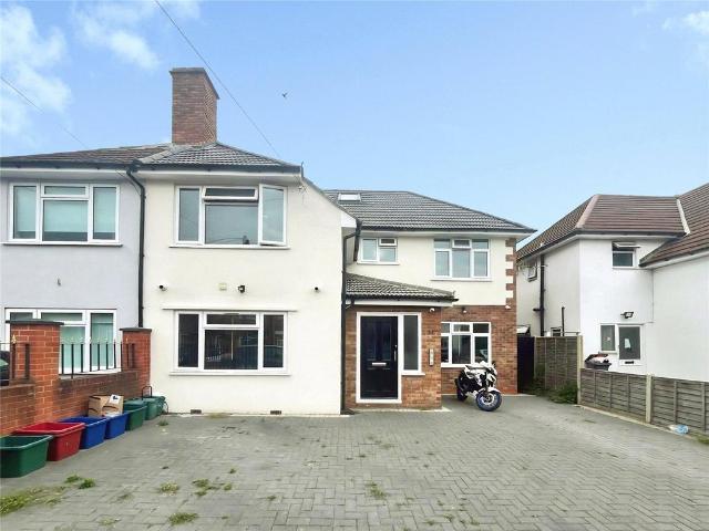 Wellington Avenue, Hounslow, TW3 1 bed in a house share to rent £1,050 pcm £242 pw