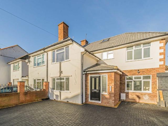 Wellington Avenue, Hounslow TW3, Studio to rent, £1,150 pcm | PrimeLocation
