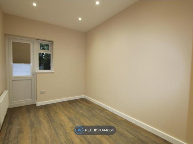 Wellington Avenue, Hounslow TW3, Studio to rent, £795 pcm | PrimeLocation