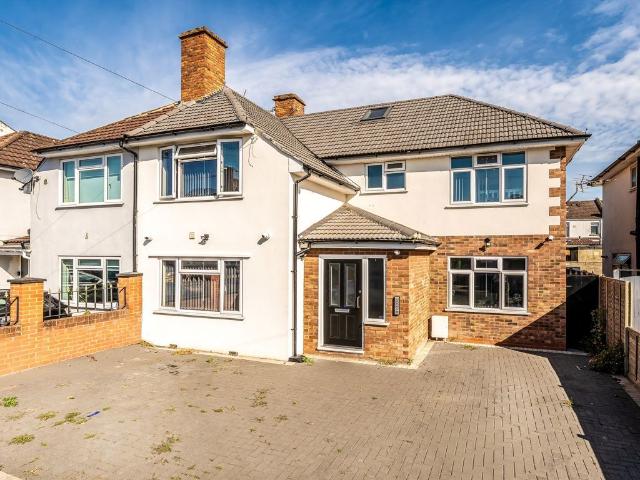 Wellington Avenue, Isleworth TW3, Studio to rent, £1,150 pcm | PrimeLocation