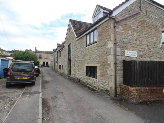 Wellington Buildings, Bath 2 bed maisonette to rent £1,650 pcm £381 pw