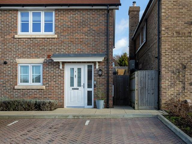 Wellington Close, Twyford RG10, 2 bed terraced house to rent, £3,600 pcm | PrimeLocation