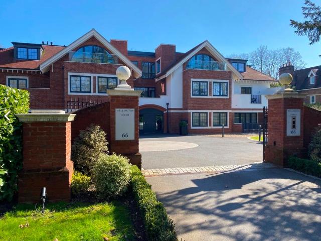 Wellington Court, Beaconsfield HP9, 3 bed flat to rent, £6,500 pcm | PrimeLocation
