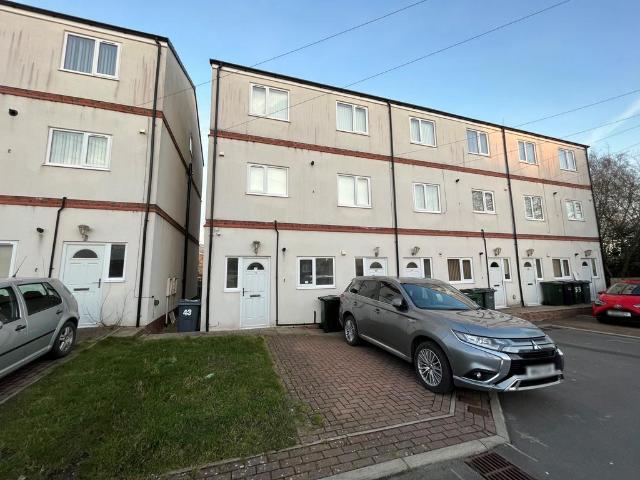 Wellington Court, BRADFORD, BD6 1 bed flat to rent £650 pcm £150 pw