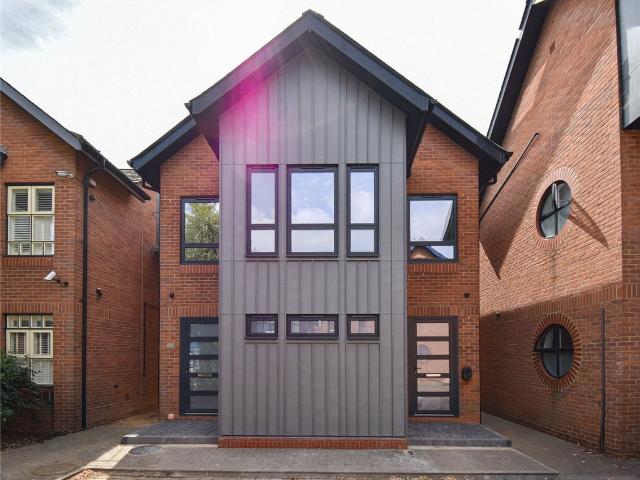 Wellington Court, Wellington Street, Cambridge CB1, 1 bed flat to rent, £1,650 pcm | PrimeLocation