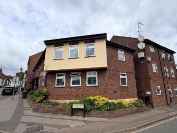 Wellington Court, Wellington Street. 1 bed apartment to rent £1,000 pcm £231 pw