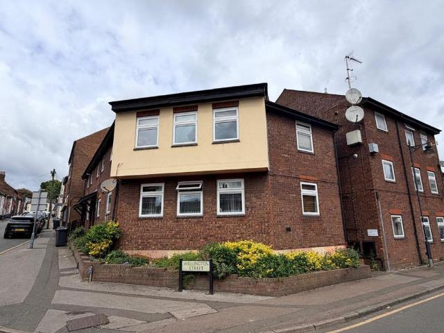 Wellington Court, Wellington Street. 1 bed apartment to rent £1,000 pcm £231 pw