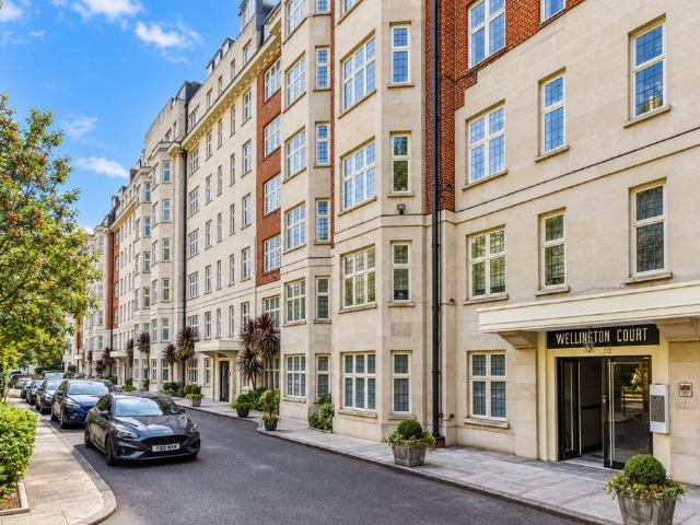 Wellington Court, 55 67 Wellington. 4 bed apartment to rent £8,450 pcm £1,950 pw