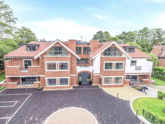 Wellington Court, 66 Penn Road. 3 bed apartment to rent £6,500 pcm £1,500 pw