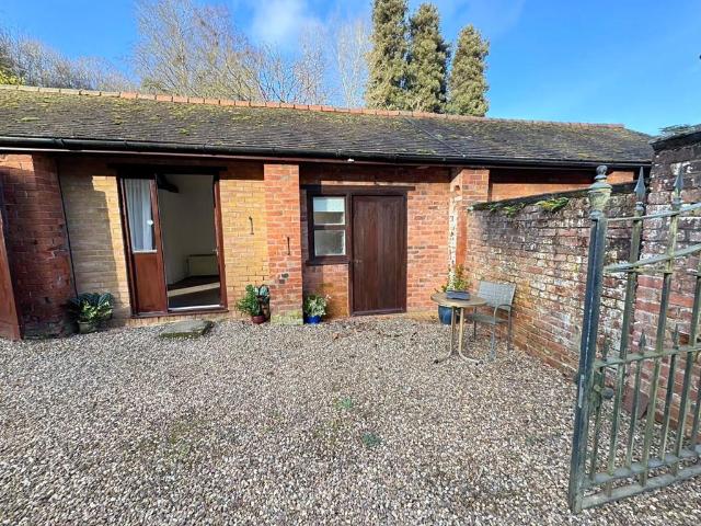 Wellington Heath 1 bed terraced bungalow to rent £600 pcm £138 pw