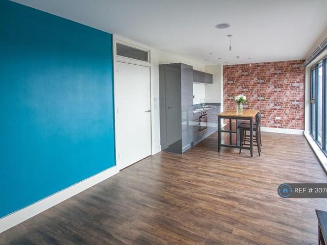 Wellington House, Cardiff, CF11 1 bed flat to rent £997 pcm £230 pw