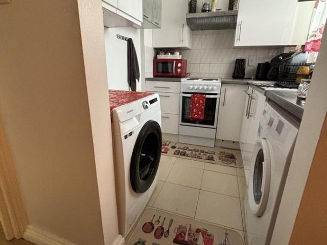 Wellington House, Hounslow, Middlesex TW4, 2 bed flat to rent, £1,650 pcm | PrimeLocation