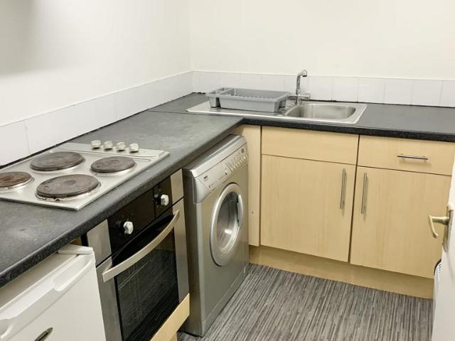 Wellington Place, Halifax, HX1 1 bed apartment to rent £495 pcm £114 pw