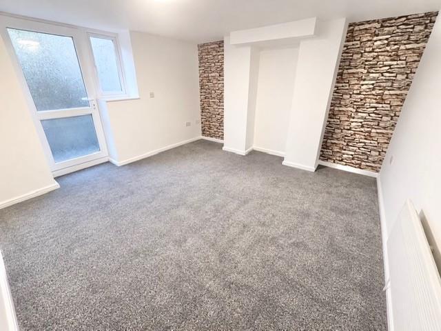 Wellington Place, Halifax, HX1 1 bed apartment to rent £525 pcm £121 pw