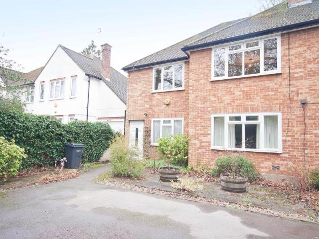 Wellington Road 2 bed flat to rent £1,750 pcm £404 pw