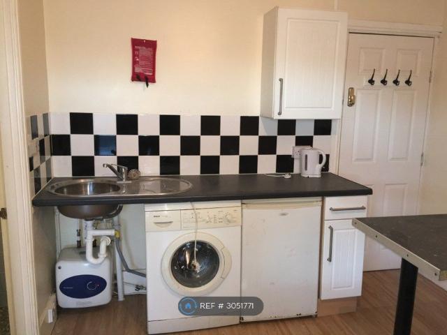 Wellington Road, Bilston WV14, Studio to rent, £495 pcm | PrimeLocation