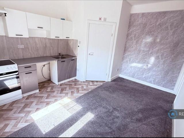 Wellington Road, Bilston, WV14 1 bed flat to rent £720 pcm £166 pw