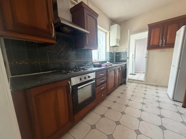 Wellington Road, Bilston, WV14 3 bed house to rent £1,100 pcm £254 pw