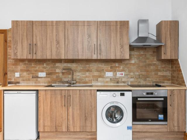 Wellington Road, Brighton BN2 2 bed flat to rent £1,875 pcm £433 pw