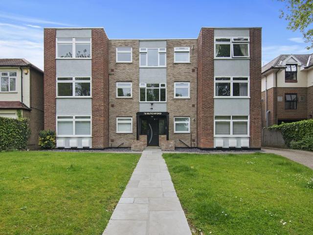 Wellington Road, Enfield EN1 3 bed apartment to rent £2,300 pcm £531 pw