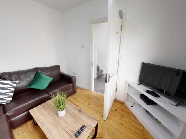 Wellington Road, Liverpool L15 4 bed house to rent £2,513 pcm £580 pw