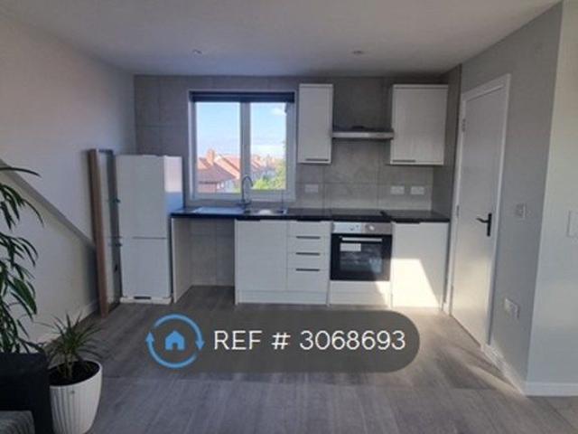 Wellington Road South, Hounslow TW4, Studio to rent, £1,200 pcm | PrimeLocation