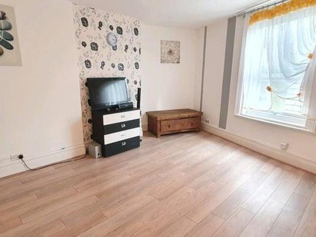 Wellington Road South, Stockport, SK2 2 bed flat to rent £1,095 pcm £253 pw