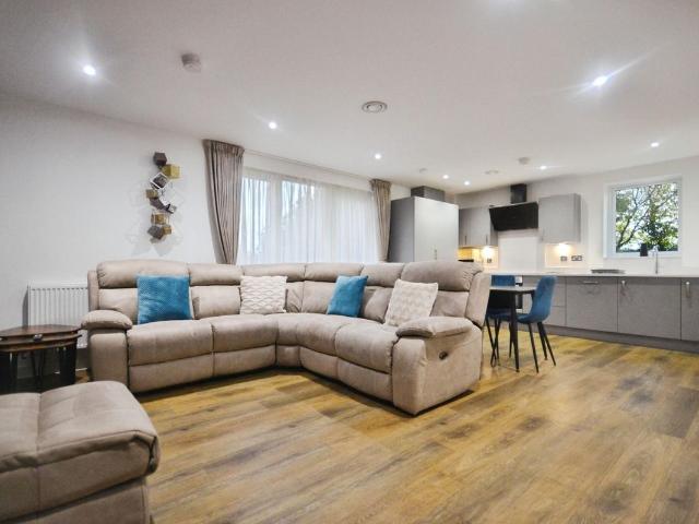 Wellington Road, Wokingham RG40, 2 bed property to rent, £1,750 pcm | PrimeLocation