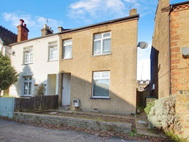 Wellington Road, Uxbridge UB8 4 bed semi detached house to rent £2,300 pcm £531 pw