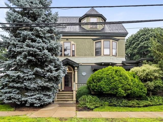 Wellington St Apt,arlington, Condo For Sale