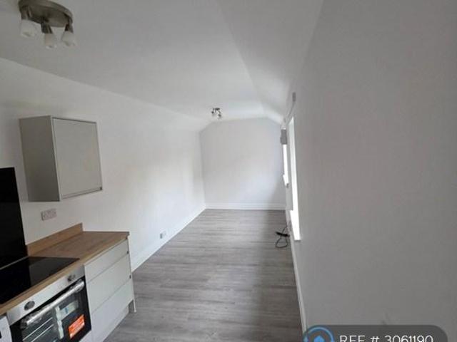 Wellington St, York, YO10 Studio to rent £850 pcm £196 pw