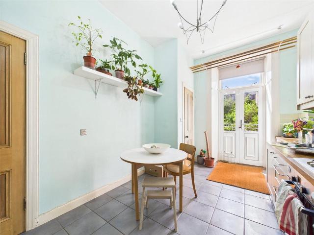 Wellington Street, Edinburgh. 2 bed apartment to rent £2,000 pcm £462 pw