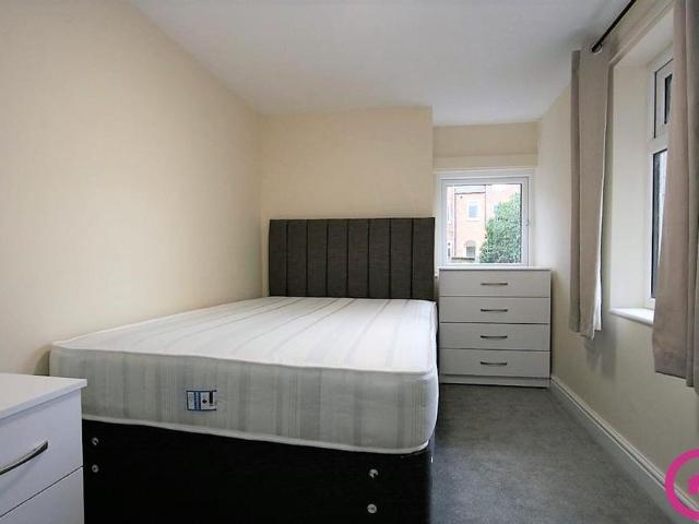 Wellington Street, Gloucester GL1 1 bed in a house share to rent £430 pcm £99 pw
