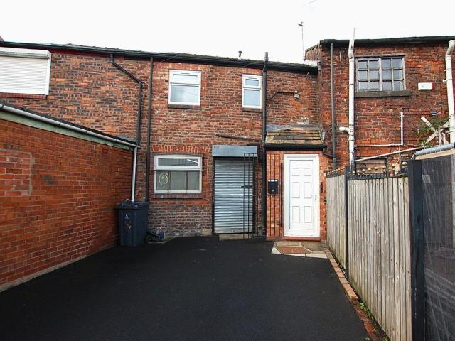 Wellington Street, Greater Manchester. 1 bed apartment to rent £650 pcm £150 pw