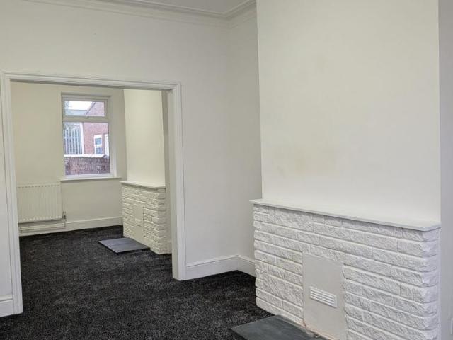 Wellington Street, Grimsby, DN32 4 bed terraced house to rent £725 pcm £167 pw