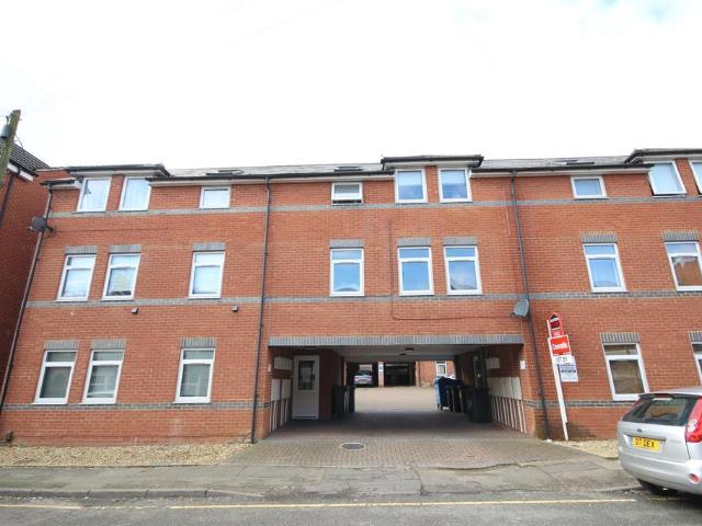 Wellington Street, Kettering. 2 bed apartment to rent £800 pcm £185 pw