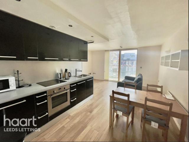 Wellington Street, Leeds 2 bed apartment to rent £1,300 pcm £300 pw