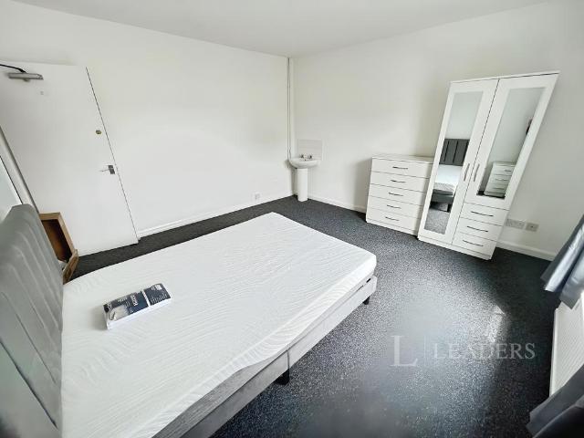 Wellington Street, Luton. 1 bed in a house share to rent £580 pcm £134 pw