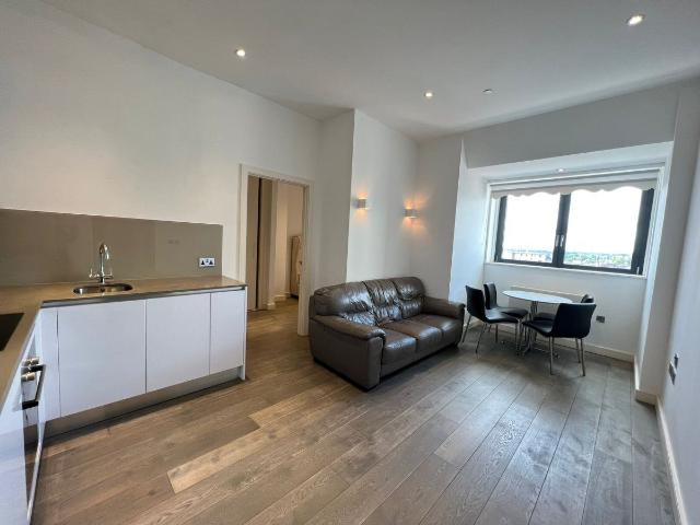 Wellington Street, Slough SL1, 2 bed flat to rent, £1,500 pcm | PrimeLocation